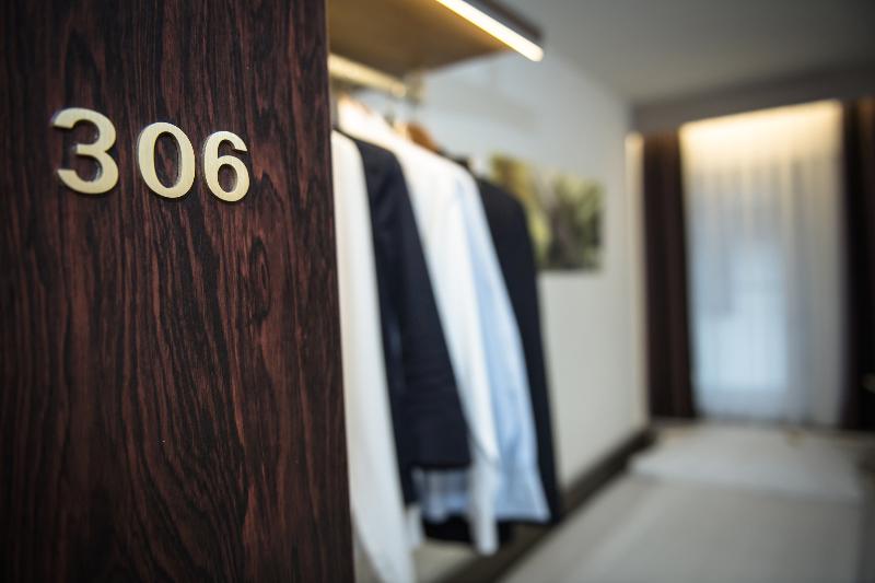 اتاق استاندارد, Alexander