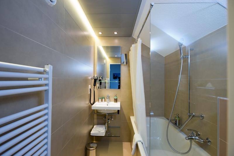 اتاق استاندارد, Alexander