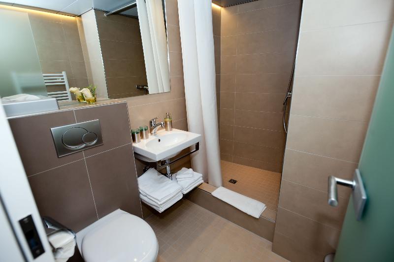 Standard Room, Alexander