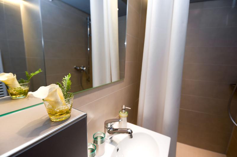 اتاق استاندارد, Alexander