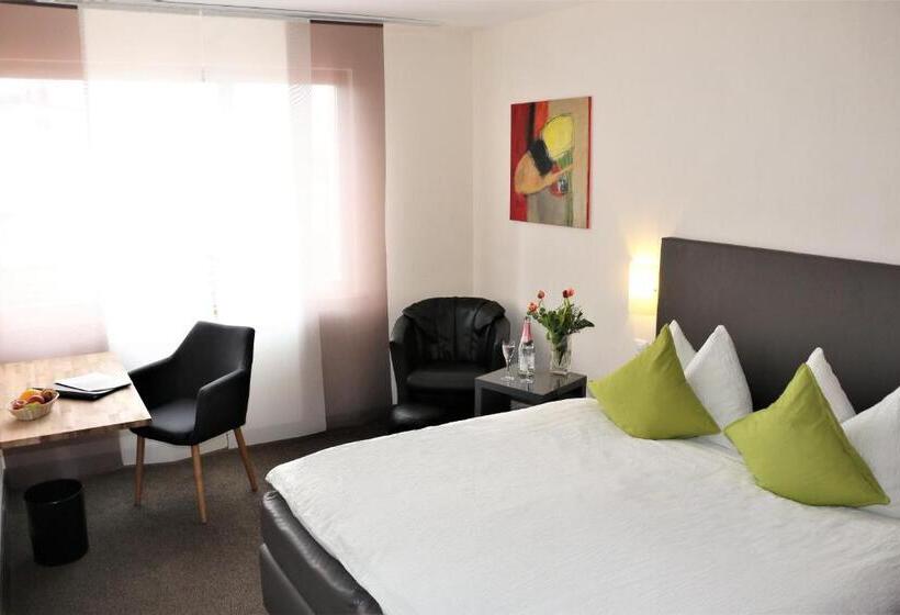 컴포트 룸, Am Schloss