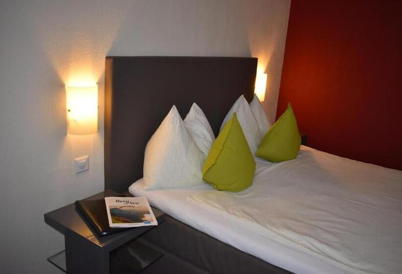 기본룸, Am Schloss