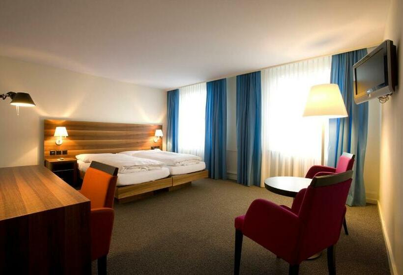 חדר סופריור, Astoria