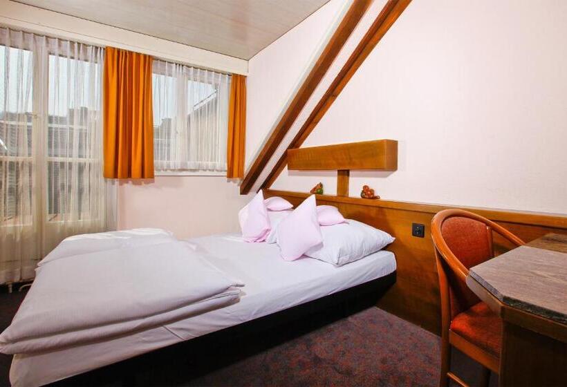 Quarto Estandar, Baslertor