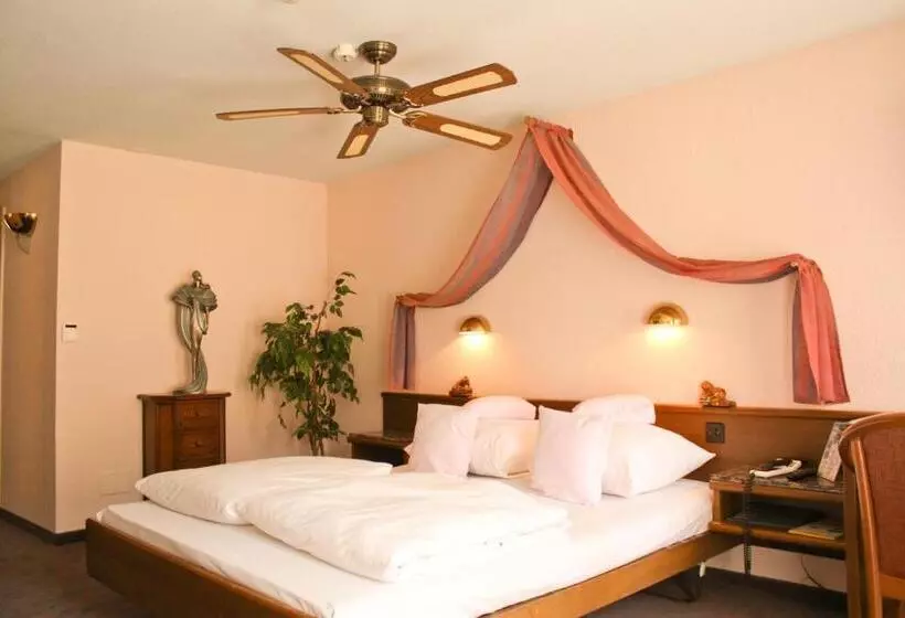 Camera Quintupla Standard, Baslertor