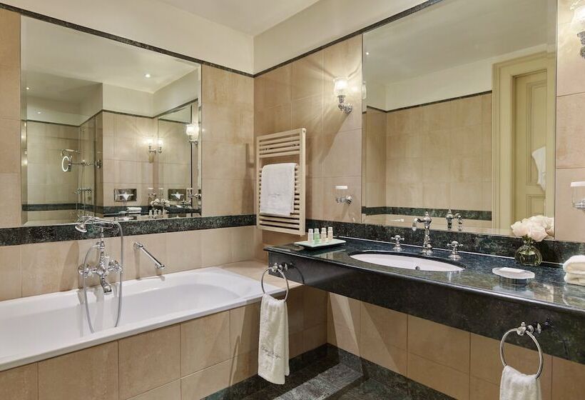 سوییت جونیور با چشمانداز دریاچه, Beau Rivage Genève