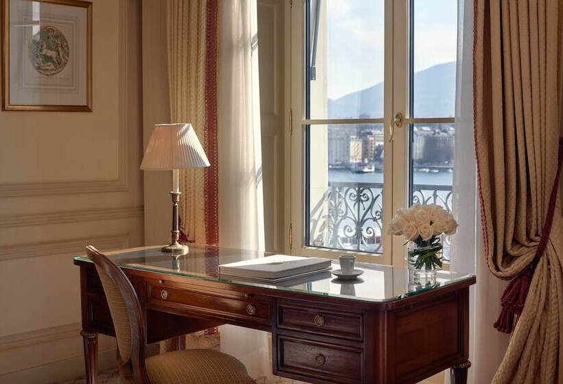 سوییت جونیور با چشمانداز دریاچه, Beau Rivage Genève
