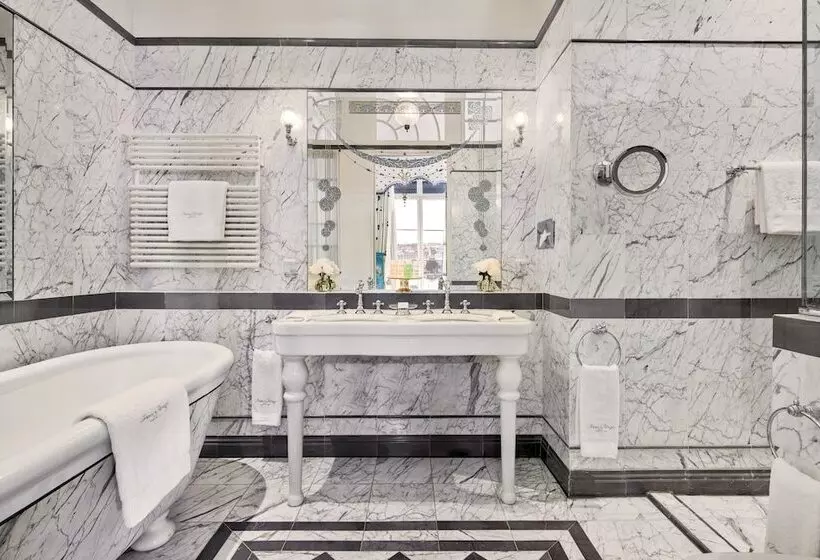 Suite with lake view, Beau Rivage Genève
