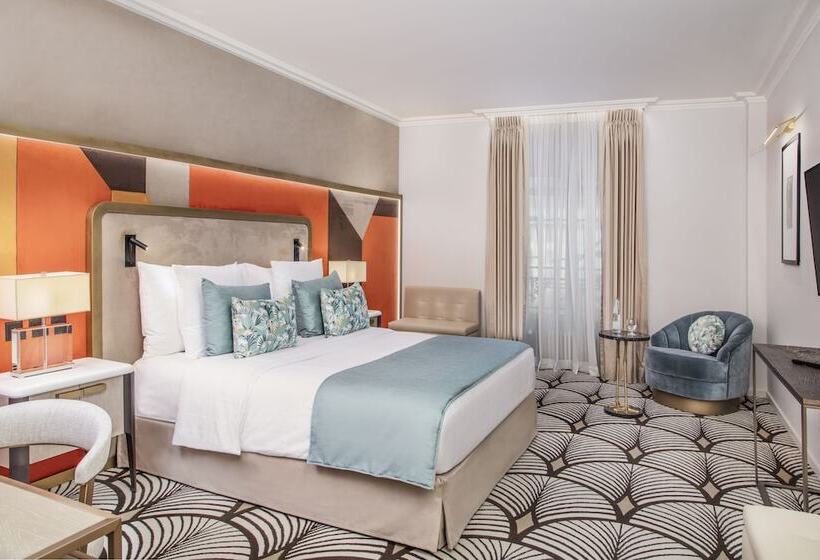 اتاق کلاسیک, Bristol