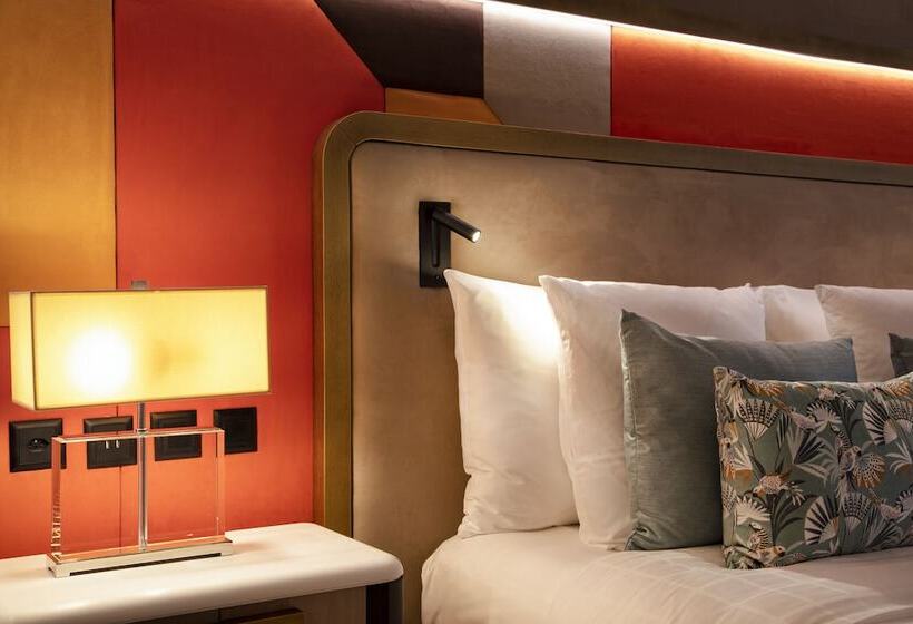 اتاق کلاسیک, Bristol