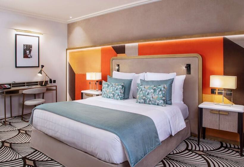 اتاق کلاسیک, Bristol