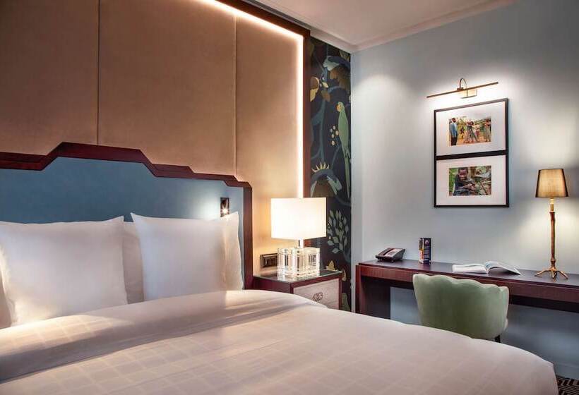 اتاق سوپریور, Bristol