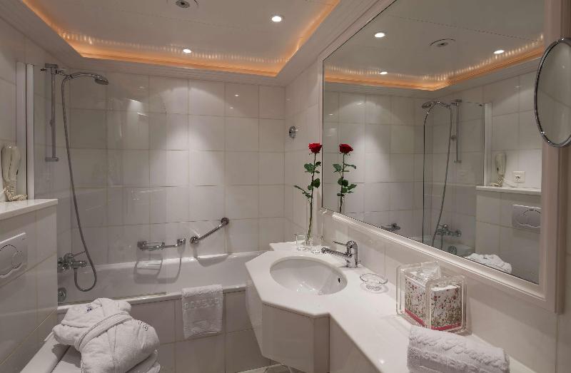 اتاق کلاسیک, Bristol