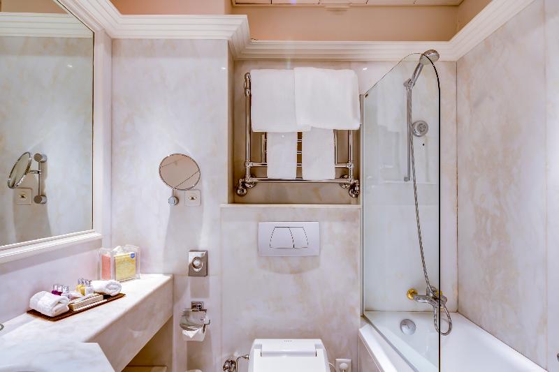 اتاق کلاسیک, Bristol