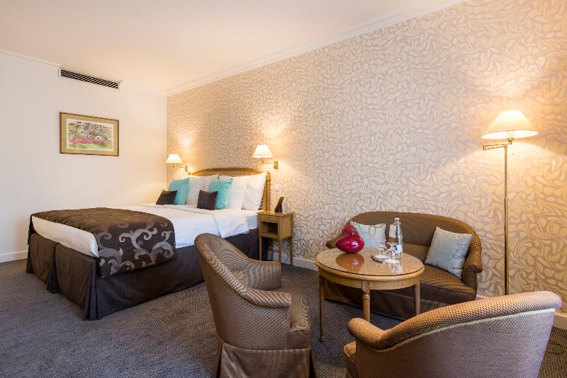 اتاق سوپریور, Bristol