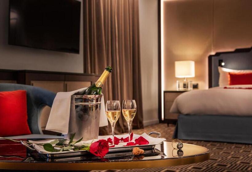 سوییت جونیور, Bristol