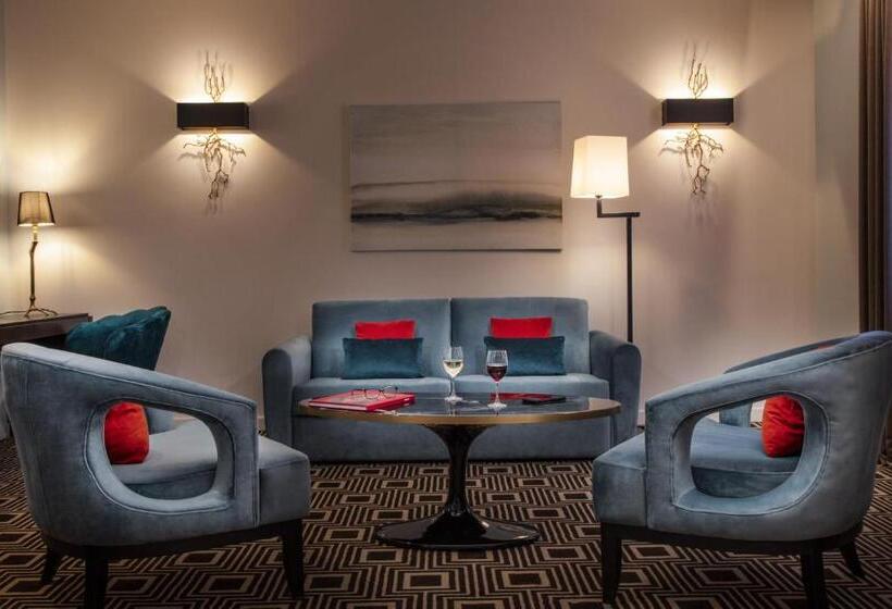 سوییت جونیور, Bristol