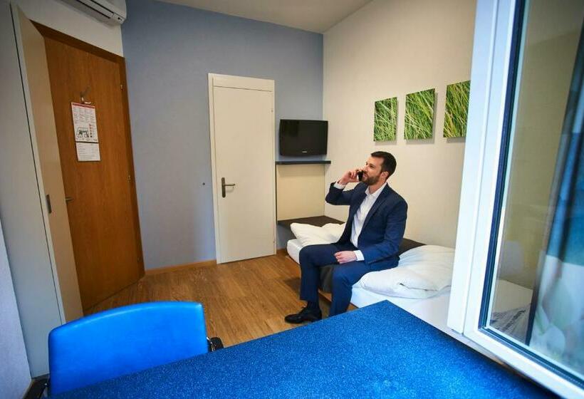 اتاق استاندارد یک نفره, Bristol Zurich