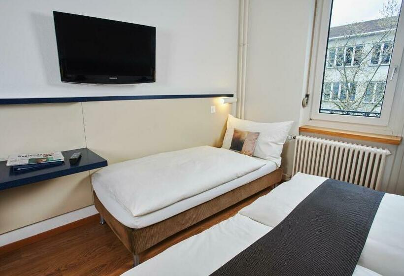 اتاق استاندارد سه نفره, Bristol Zurich