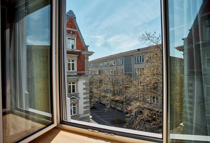 Standard Quadruple Room, Bristol Zurich