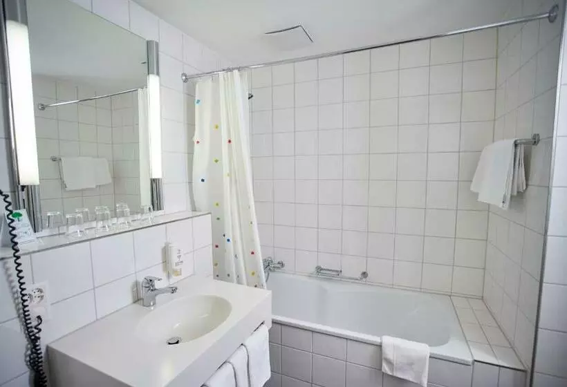اتاق سوپریور چهار تخته, Bristol Zurich