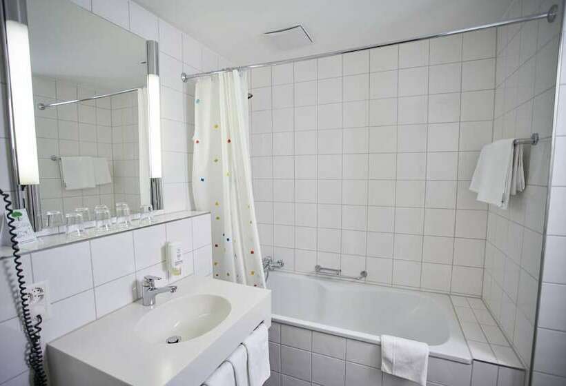 اتاق سوپریور چهار تخته, Bristol Zurich