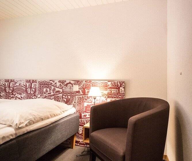 标准单人间, Landhaus