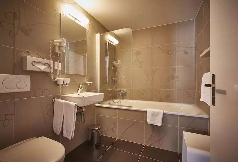 اتاق استاندارد سه نفره, Landhaus