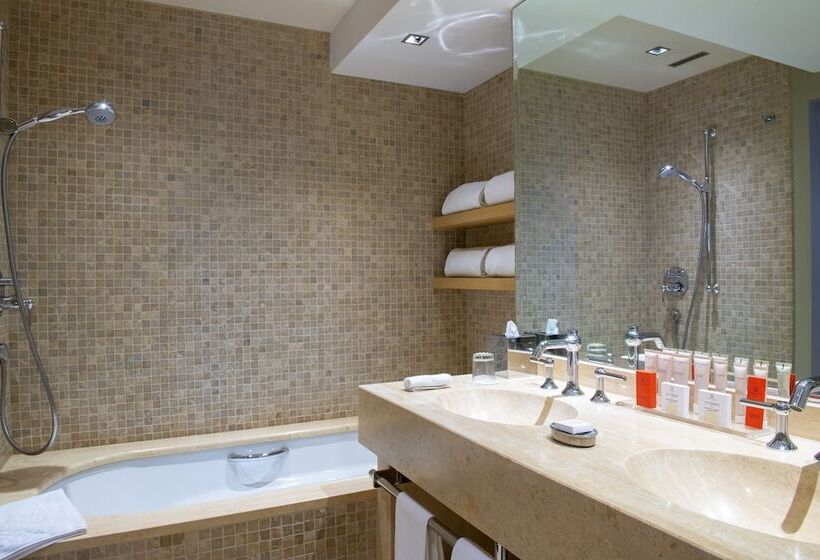 اتاق لوکس, Les Armures