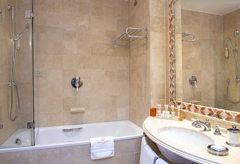 اتاق لوکس, Les Armures