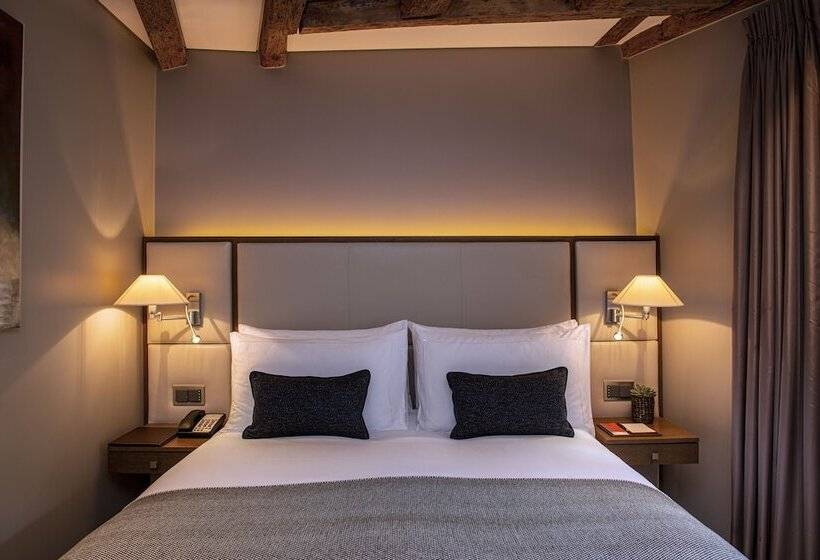 اتاق سوپریور, Les Armures