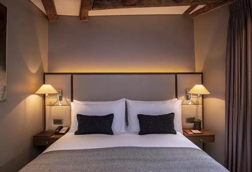 اتاق سوپریور, Les Armures
