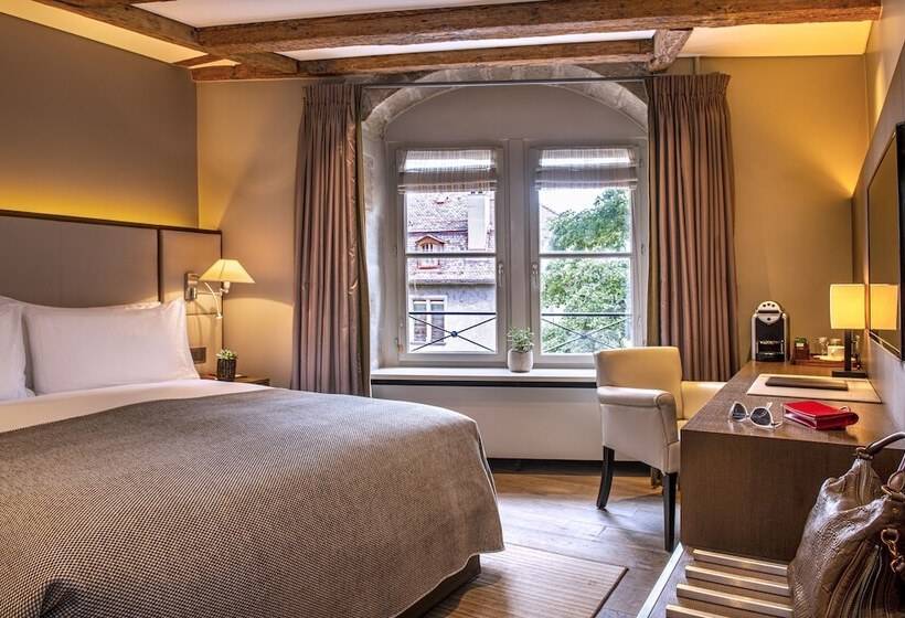 اتاق سوپریور, Les Armures