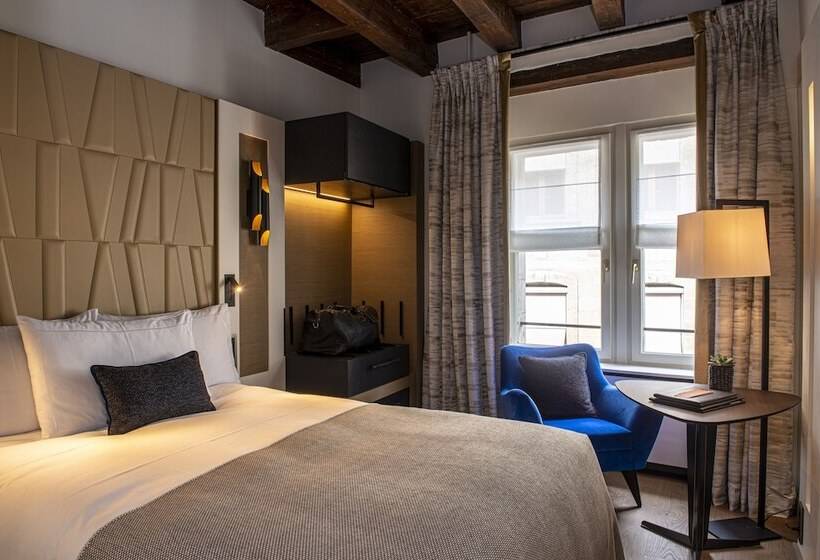 اتاق سوپریور, Les Armures