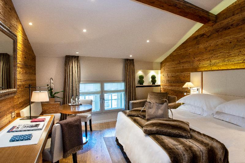 اتاق پرستیژ, Les Armures