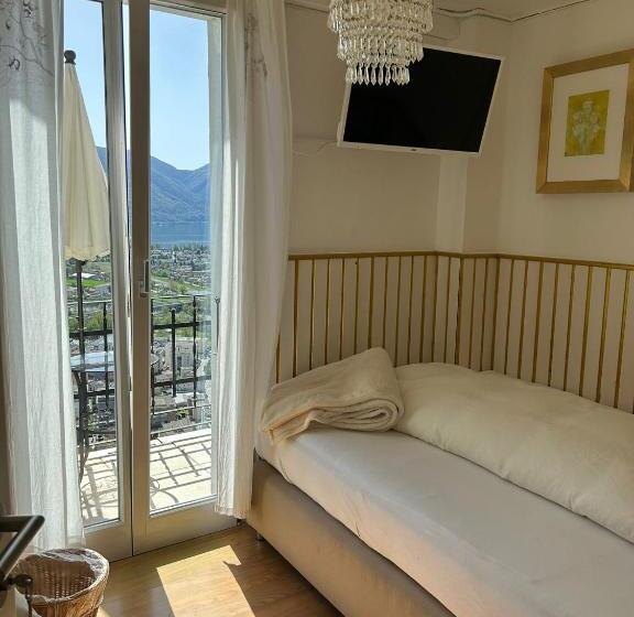 اتاق استاندارد یک تخته با سرویس بهداشتی مشترک, Pensione Olanda