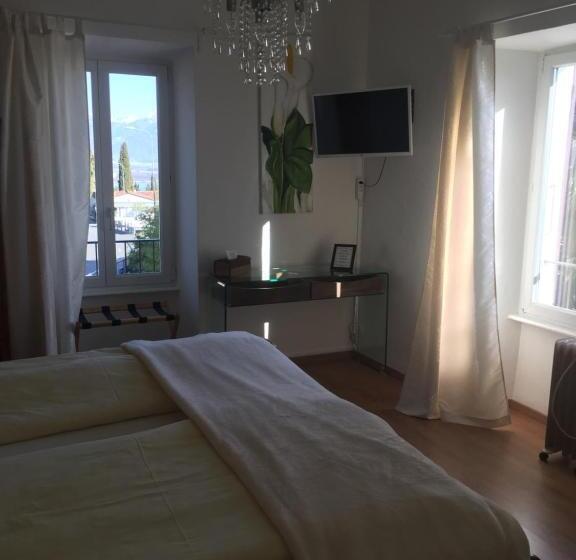 اتاق خانوادگی با سرویس بهداشتی مشترک, Pensione Olanda