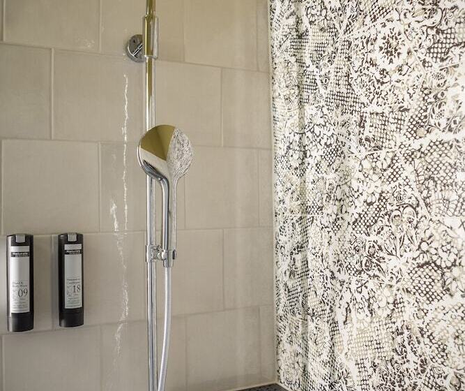 غرفة قياسية مطلّة علي البحيرة, Seehotel Kastanienbaum