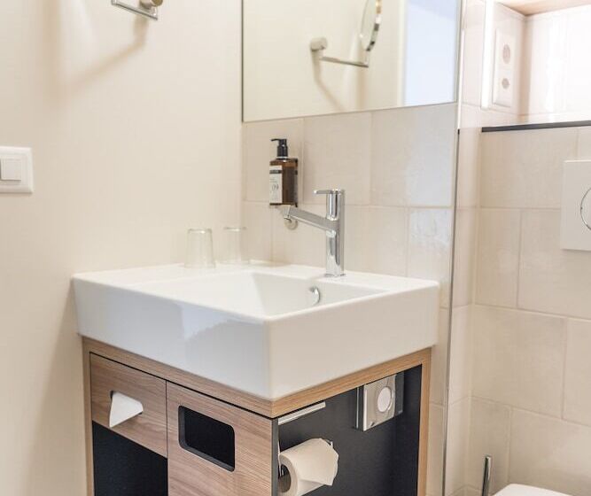 Superior room with lake view, Seehotel Kastanienbaum