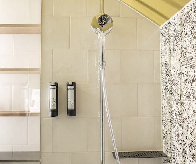 带河湖景观的轻年套房, Seehotel Kastanienbaum