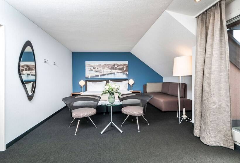 带河湖景观的轻年套房, Seehotel Kastanienbaum