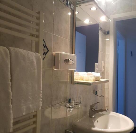 スタンダードルーム, Touring Au Lac