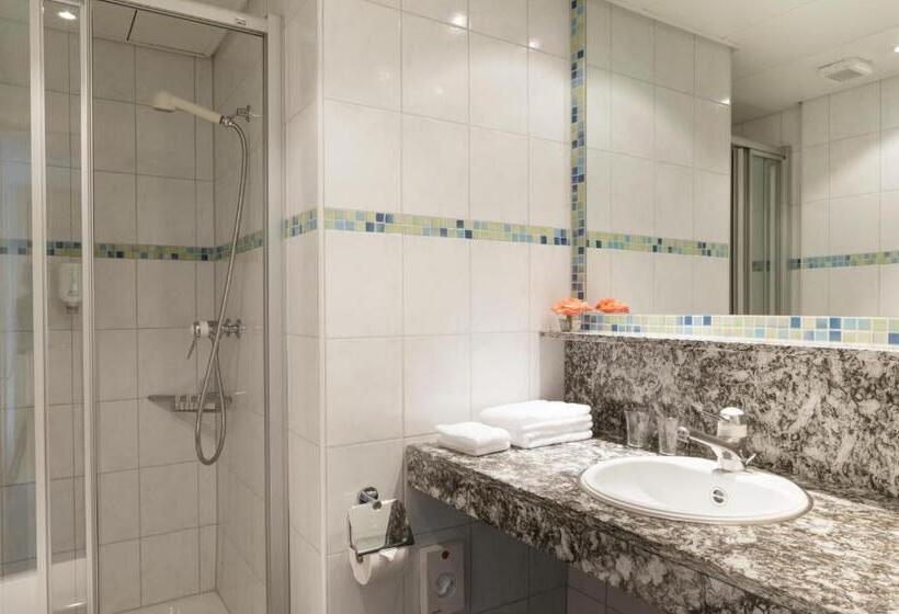 标准三人间, Victoria Lauberhorn Wengen