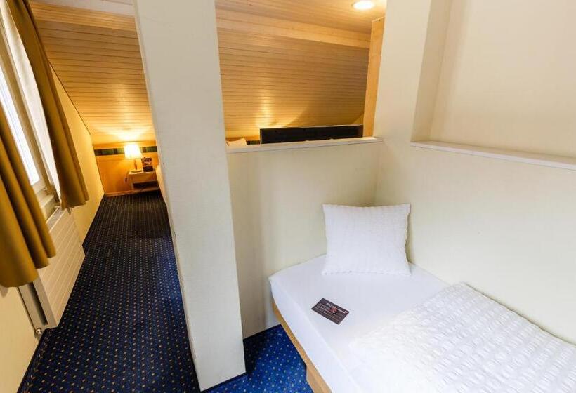 家庭间, Victoria Lauberhorn Wengen