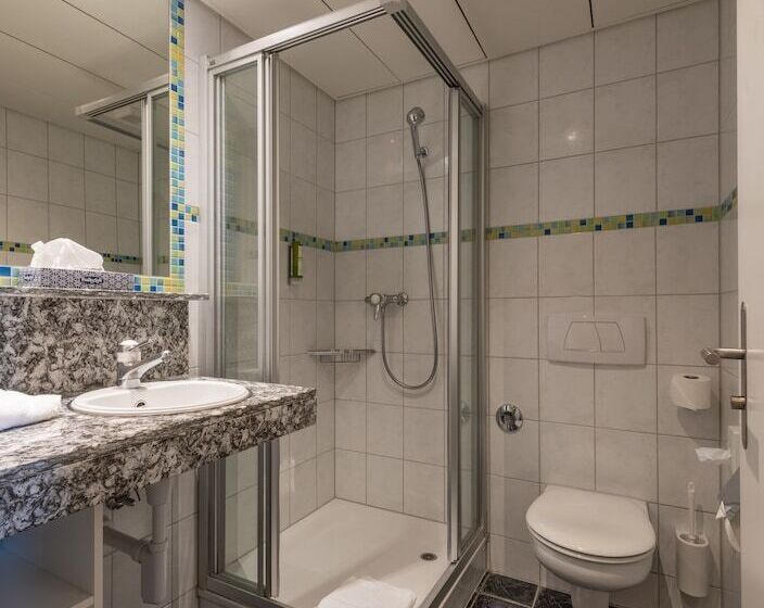 标准三人间, Victoria Lauberhorn Wengen