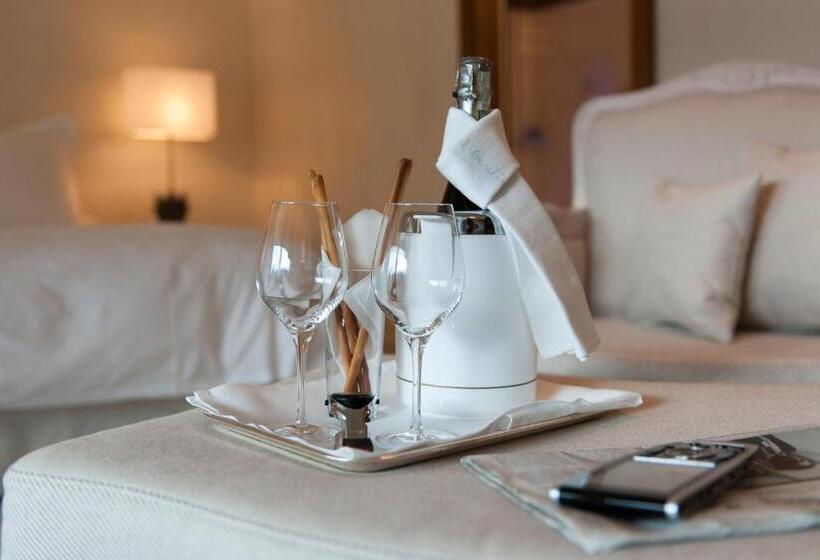 带河湖景观的轻年套房, Villa Orselina  Small Luxury