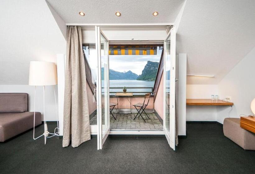 带河湖景观的轻年套房, Seehotel Kastanienbaum