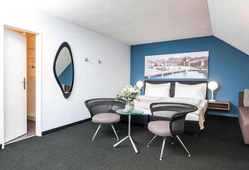 带河湖景观的轻年套房, Seehotel Kastanienbaum