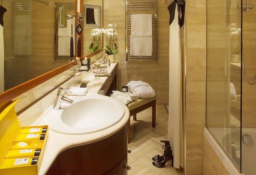 جناح مزوَّد بشرفة, Villa Principe Leopoldo