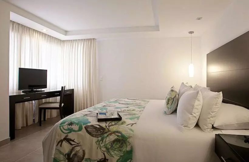 سوئیت خانواده 2 خوابه, Capilla Del Mar